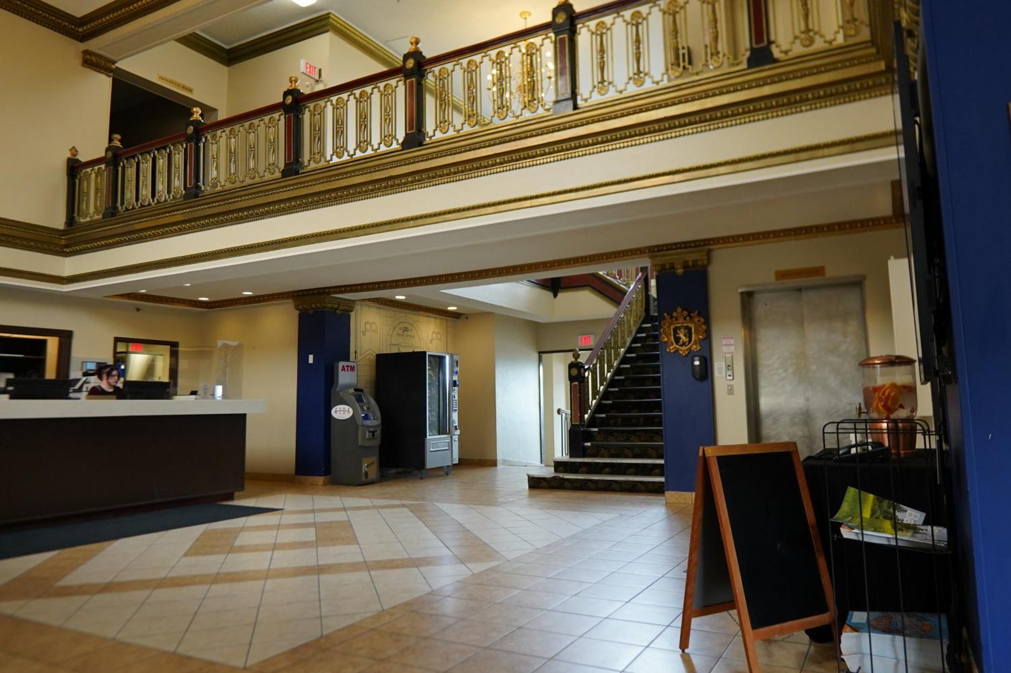 Prince Arthur Waterfront Hotel & Suites Thunder Bay Exterior photo