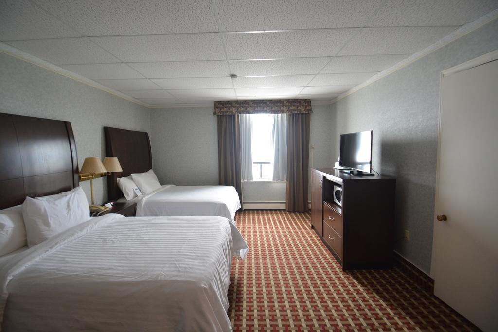 Prince Arthur Waterfront Hotel & Suites Thunder Bay Exterior photo