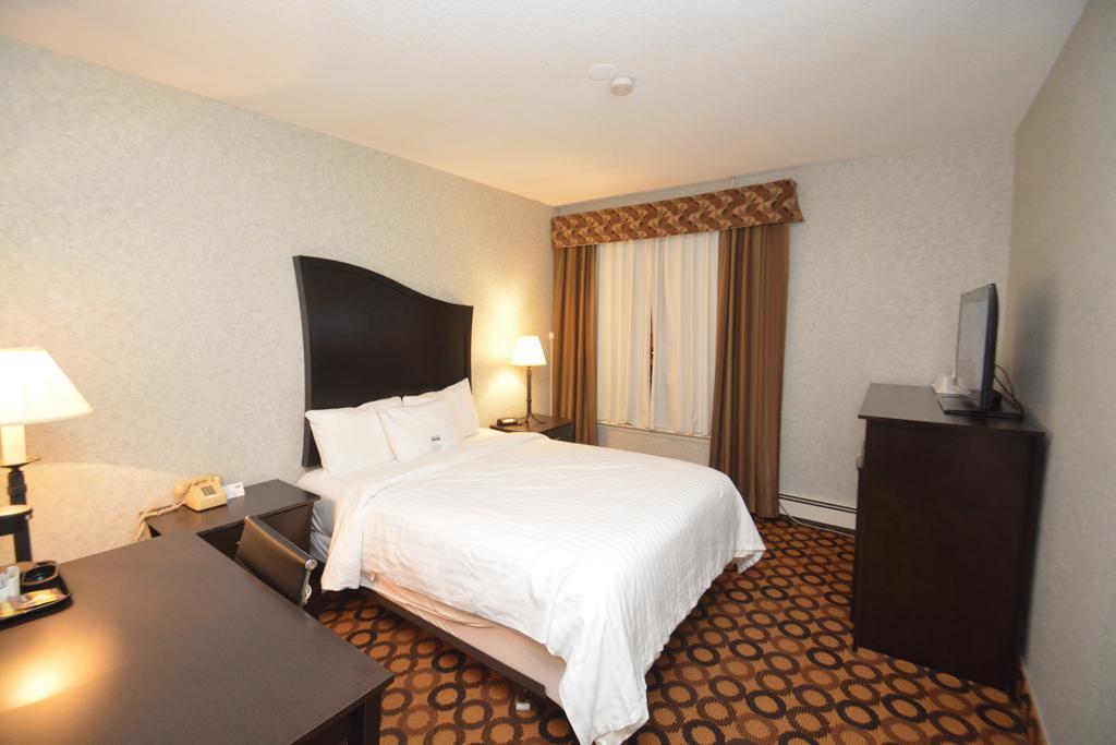 Prince Arthur Waterfront Hotel & Suites Thunder Bay Exterior photo