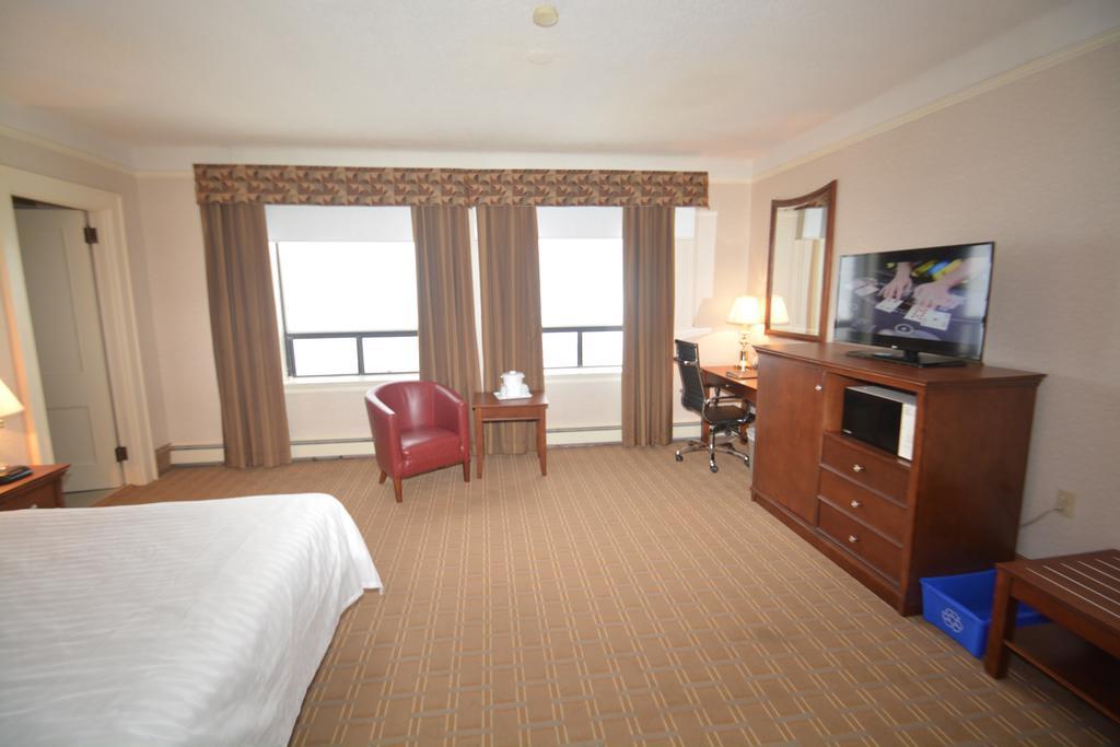 Prince Arthur Waterfront Hotel & Suites Thunder Bay Exterior photo