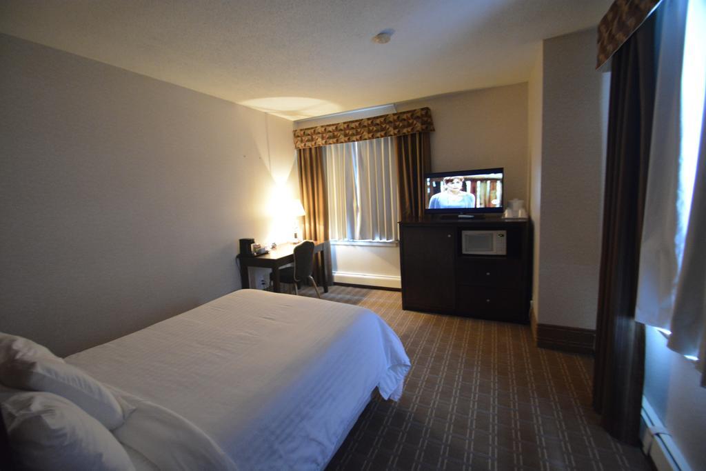 Prince Arthur Waterfront Hotel & Suites Thunder Bay Exterior photo