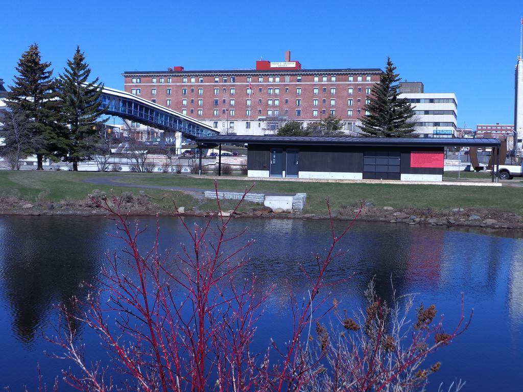 Prince Arthur Waterfront Hotel & Suites Thunder Bay Exterior photo